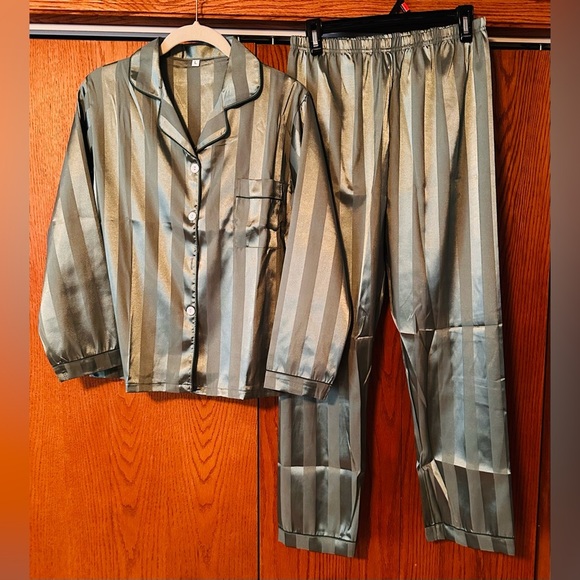 NWOT Womens Satin Feel Pajama Set Size Large Green Striped Contrast Elastic - Picture 4 of 14